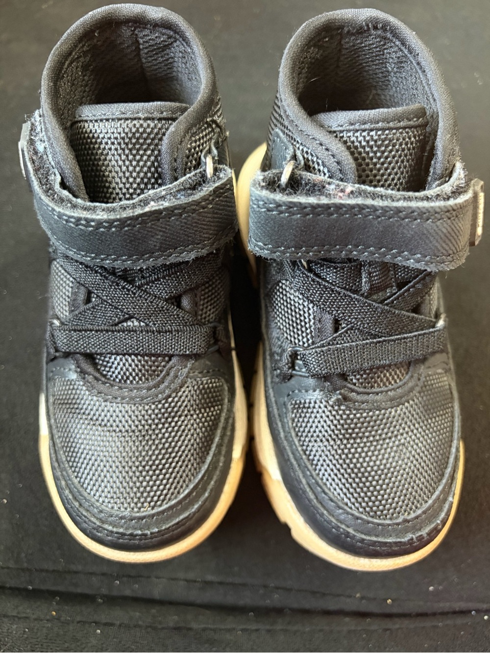 Kids sneakers